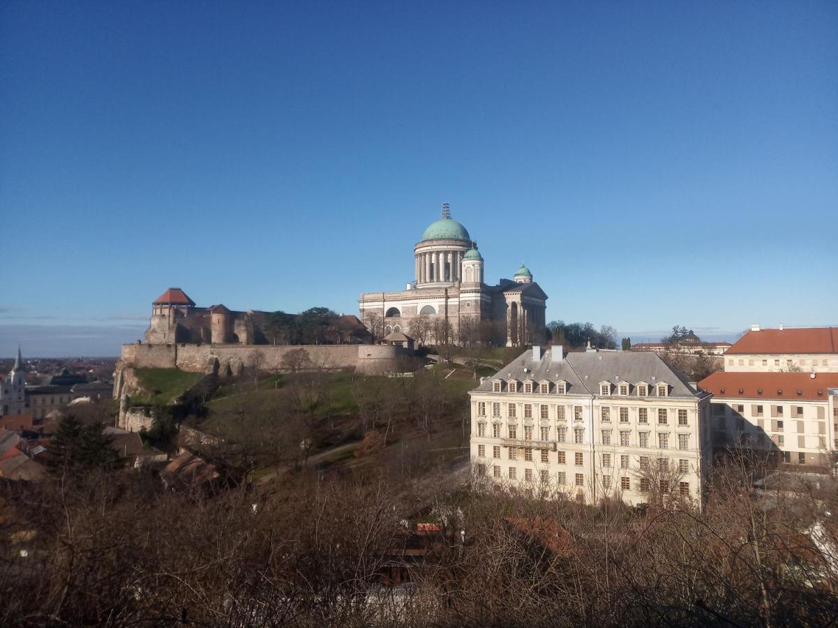 Esztergom Central Екстер'єр фото