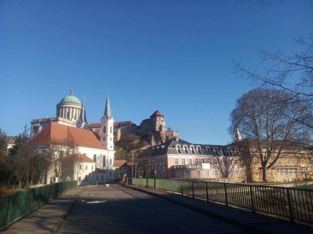 Esztergom Central Екстер'єр фото