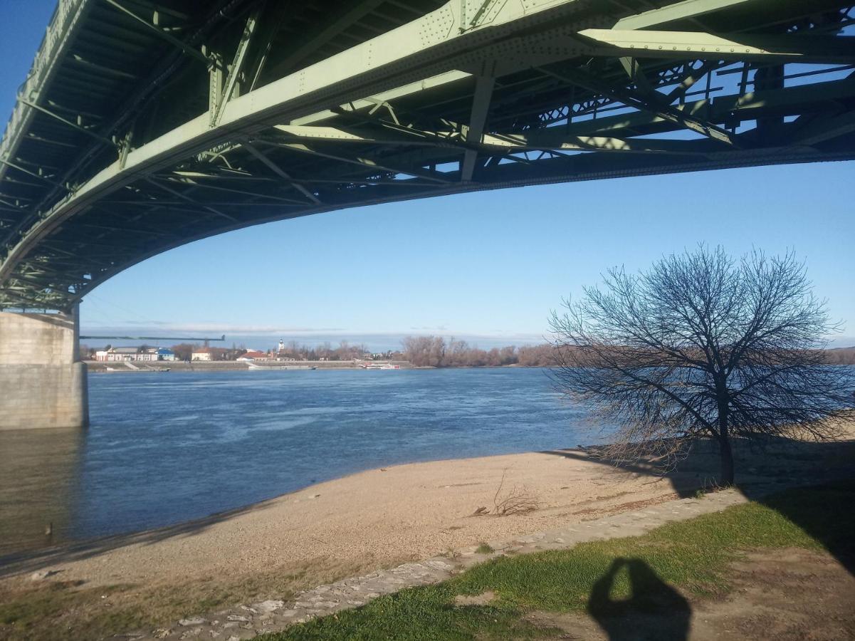 Esztergom Central Екстер'єр фото